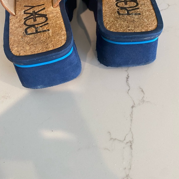 Roxy Sandals with Blue and Tan Accents - Picture 5 of 5